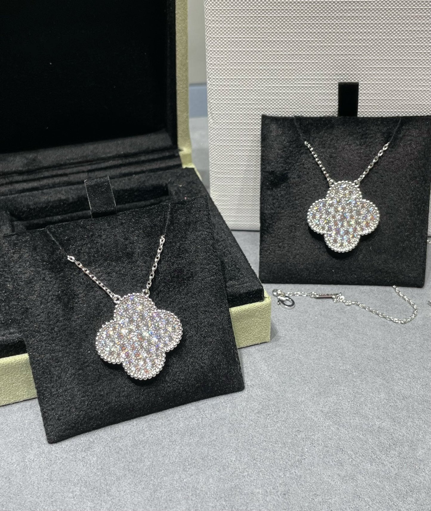 [Violet JW]CLOVER 25MM LARGE PENDANT DIAMOND PAVED SILVER NECKLACE