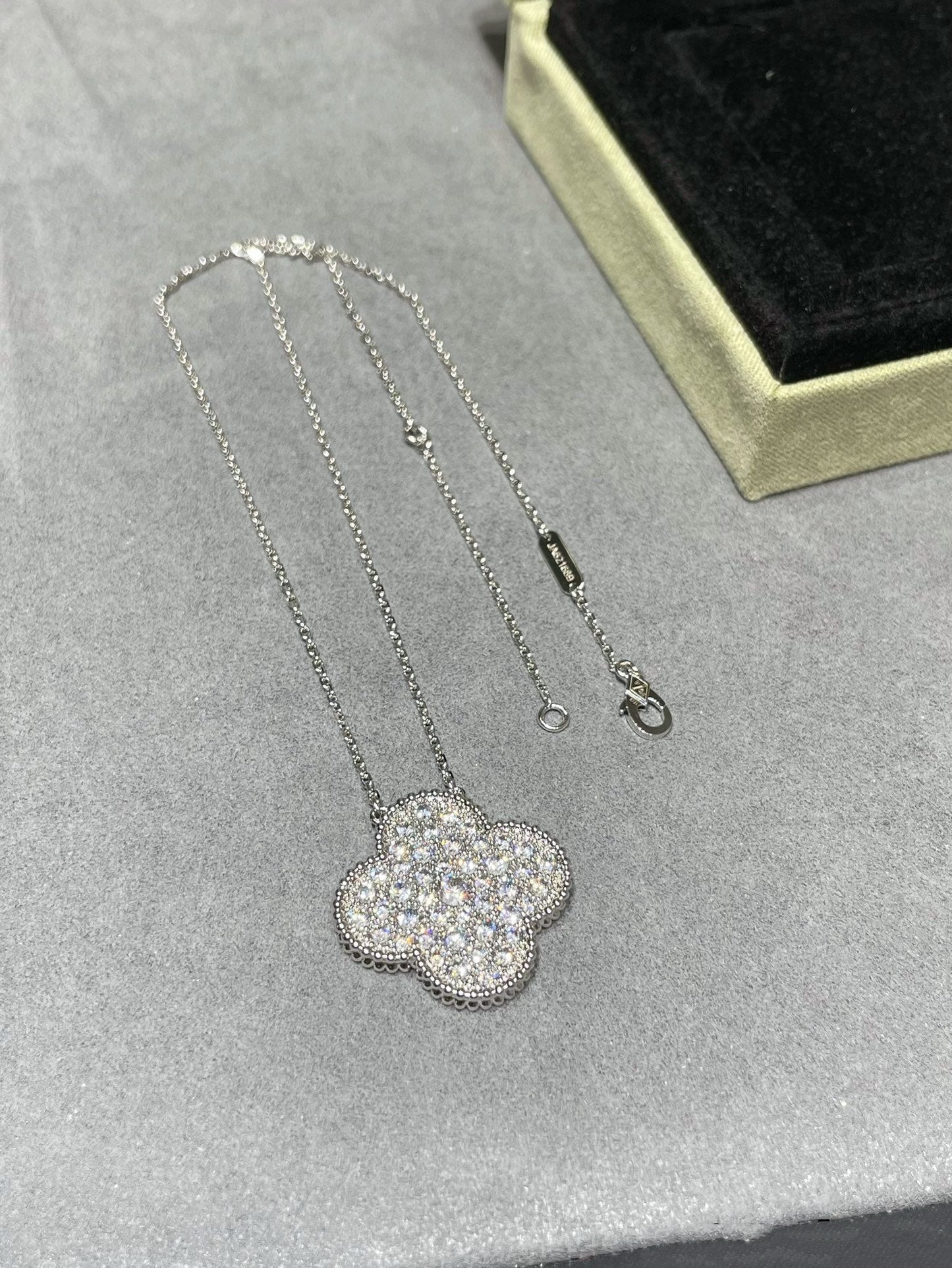 [Violet JW]CLOVER 25MM LARGE PENDANT DIAMOND PAVED SILVER NECKLACE