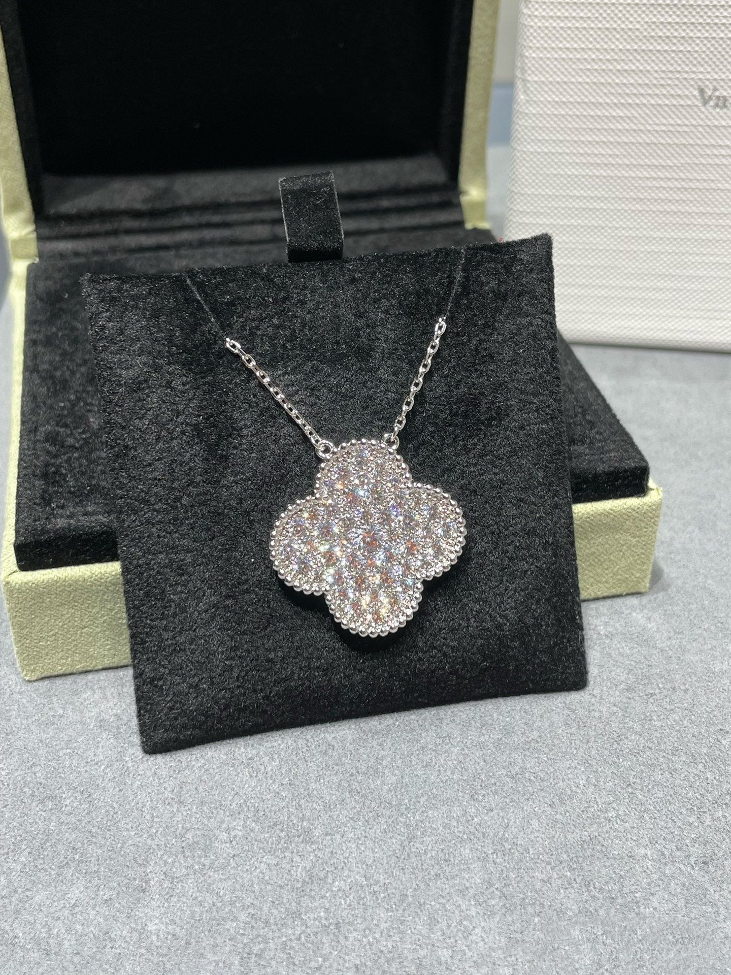 [Violet JW]CLOVER 25MM LARGE PENDANT DIAMOND PAVED SILVER NECKLACE
