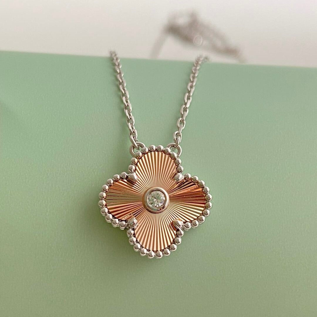 [Aurora]CLOVER 15MM DIAMOND LASER NECKLACE- CHRISTMAS 2024 SPECIAL EDITION