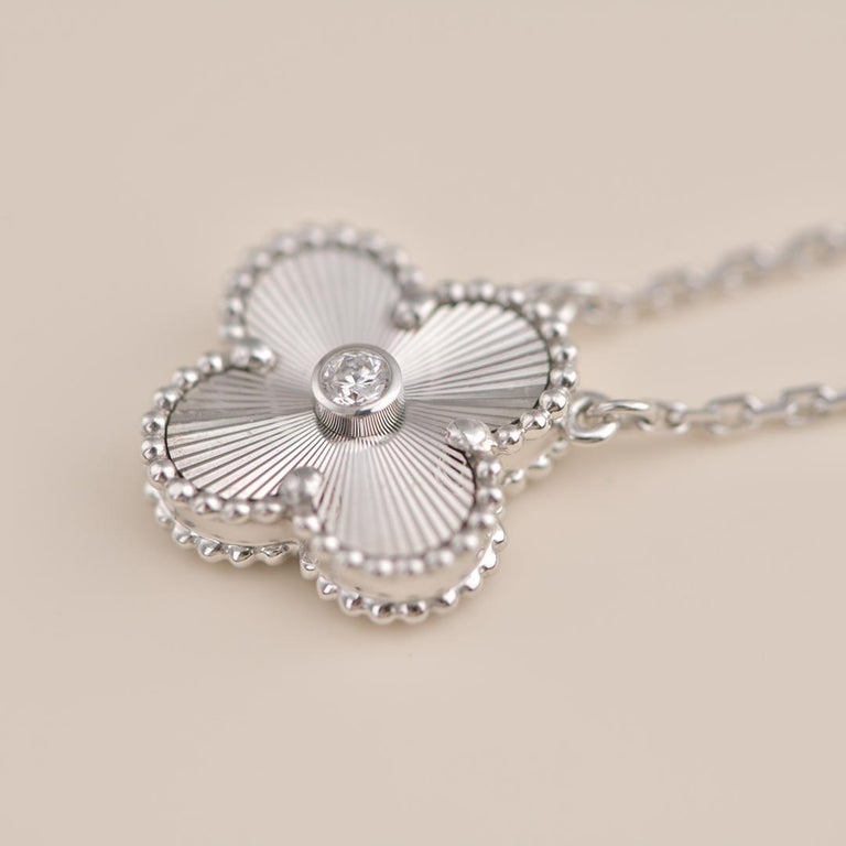[Violet JW]CLOVER  15MM DIAMOND LASER NECKLACE SILVER