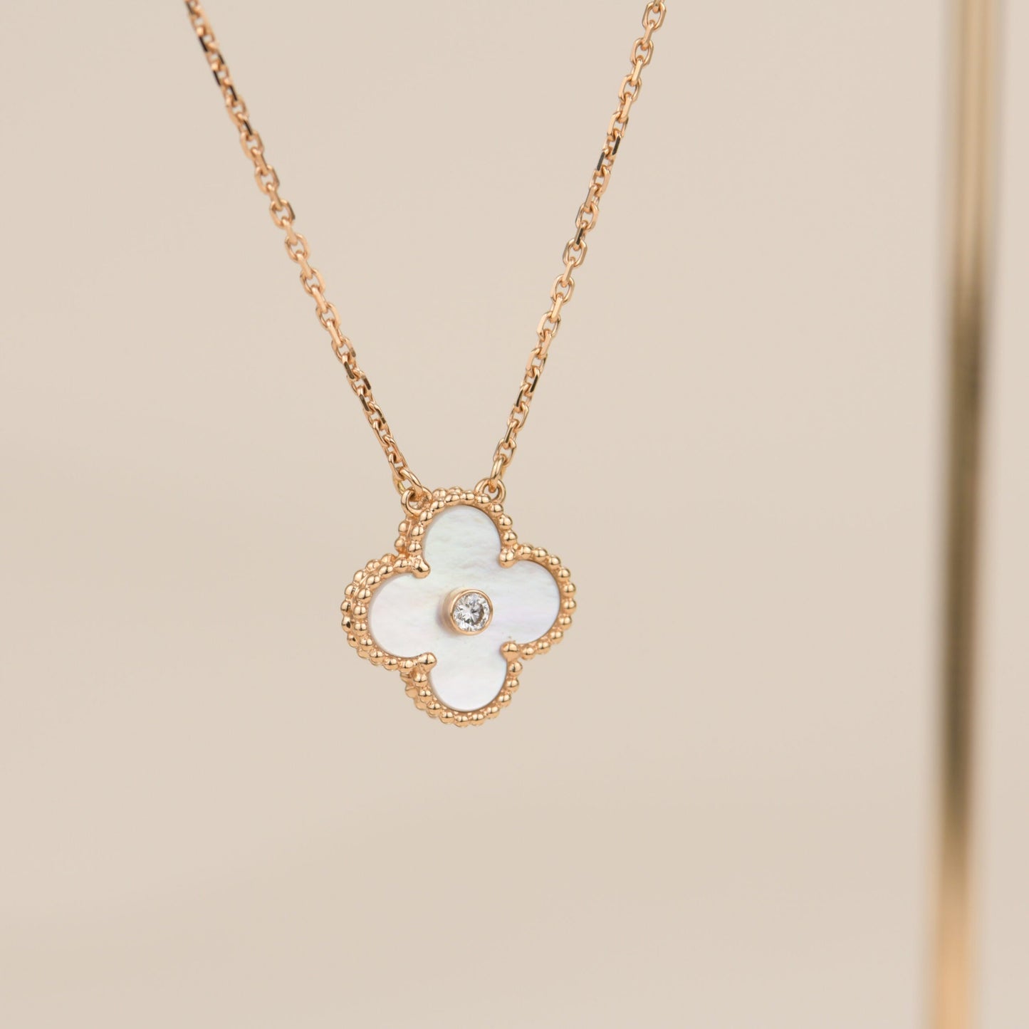 [Violet JW]CLOVER 15MM DIAMOND WHITE FRITILLARIA NECKLACE