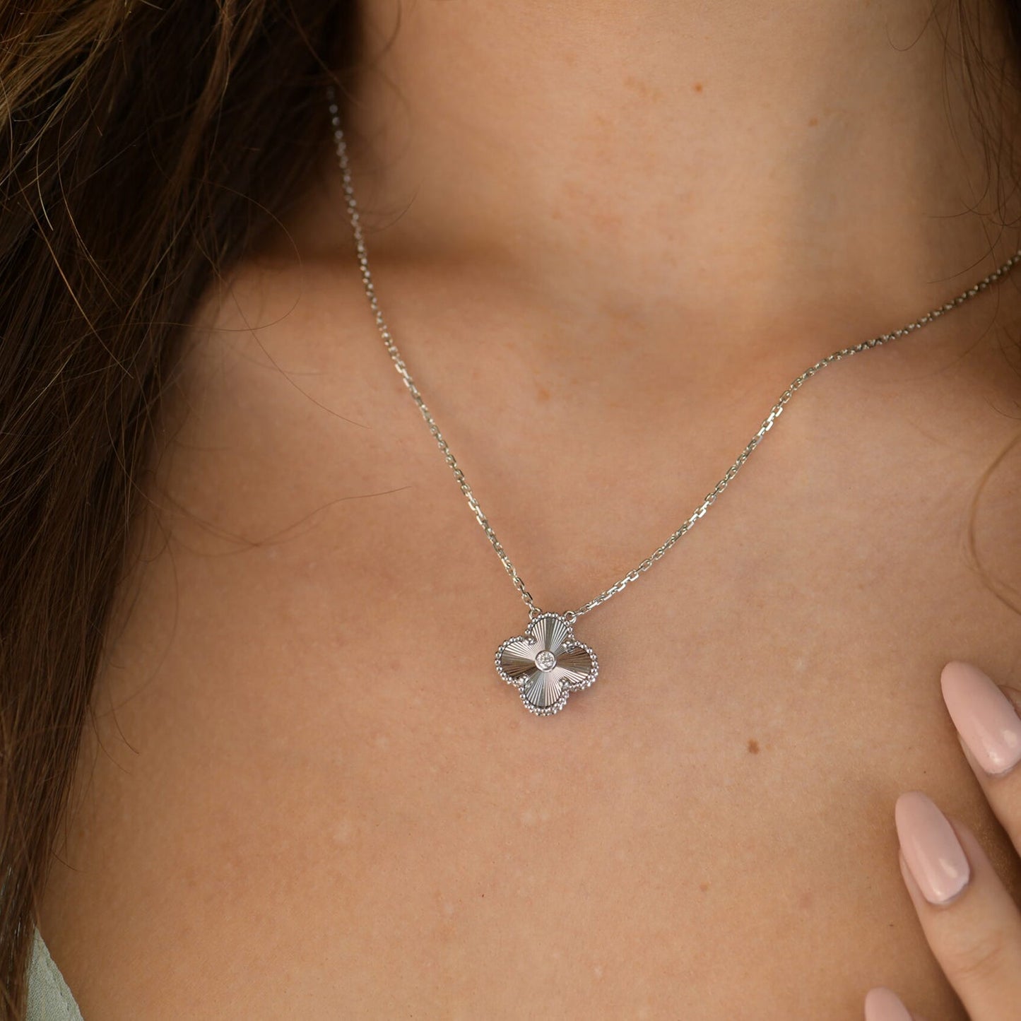 [Violet JW]CLOVER  15MM DIAMOND LASER NECKLACE SILVER
