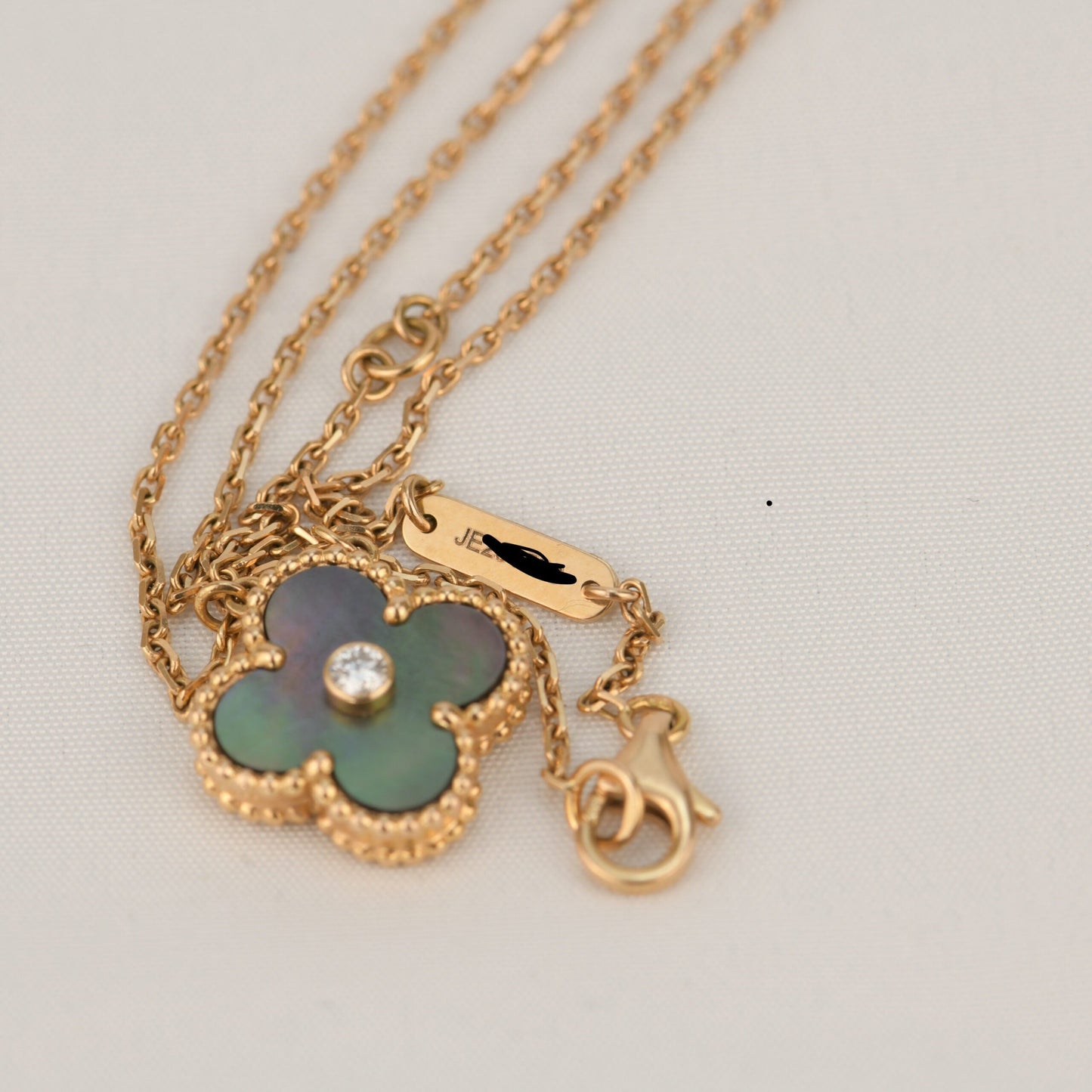 [Violet JW]CLOVER 15MM DIAMOND AND MOTHER-OF-GREY NECKLACE