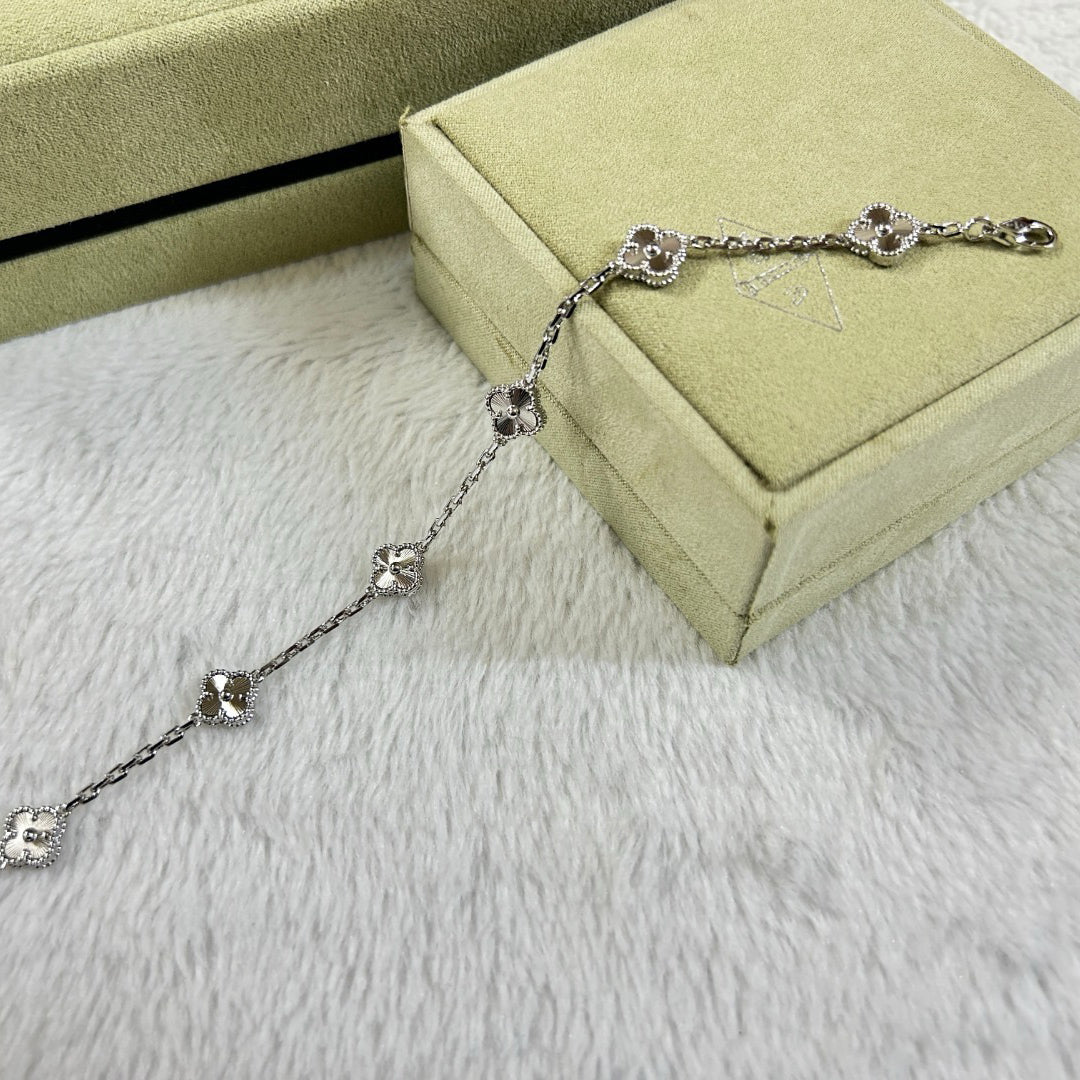 [Violet JW]CLOVER 6 MOTIF DIAMOND BRACELET