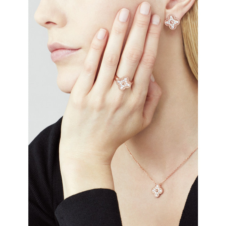 [Violet JW]CLOVER 15MM DIAMOND SINGLE FLOWER NECKLACE