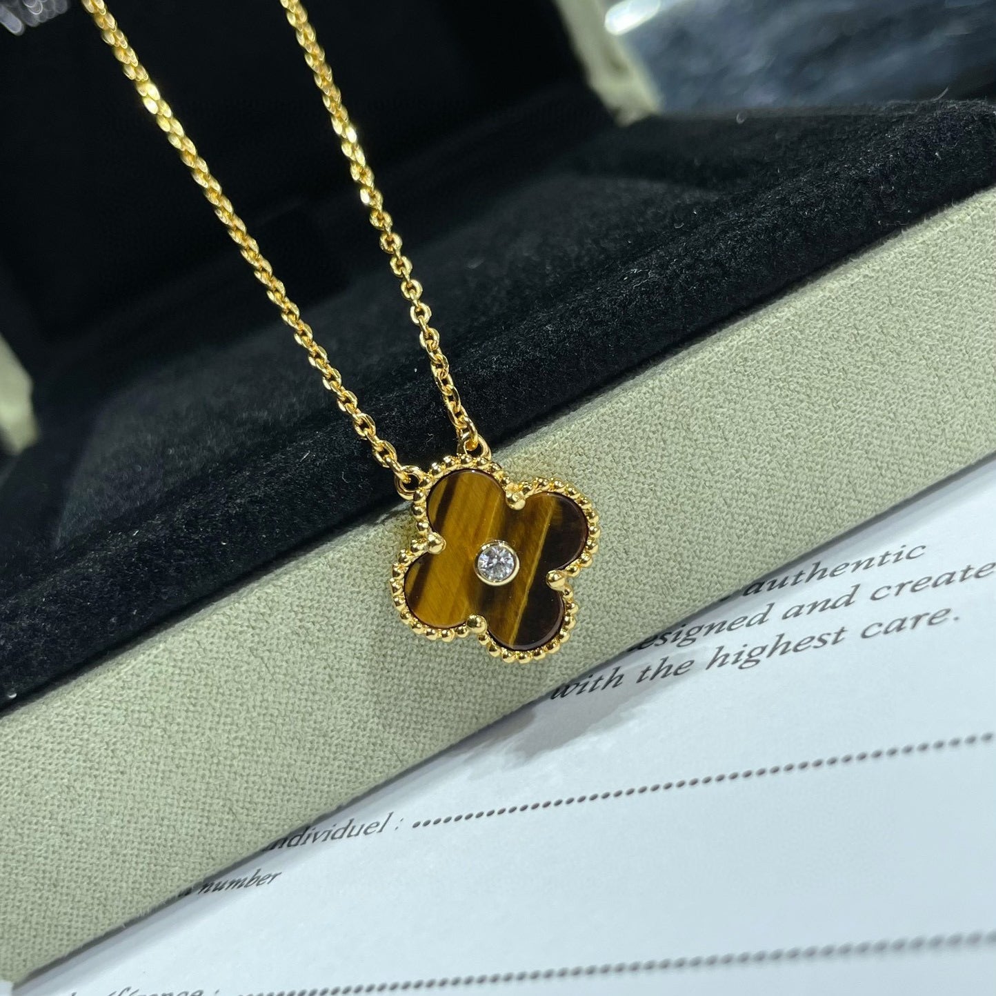 [Violet JW]CLOVER 15MM DIAMOND AND YELLOW TIGER'S EYE AGATE necklace
