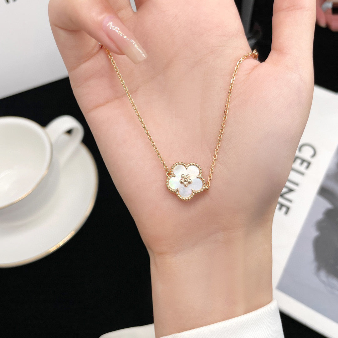 [Violet JW]LUCKY  WHITE MOP  PLUM BLOSSOM NECKLACE