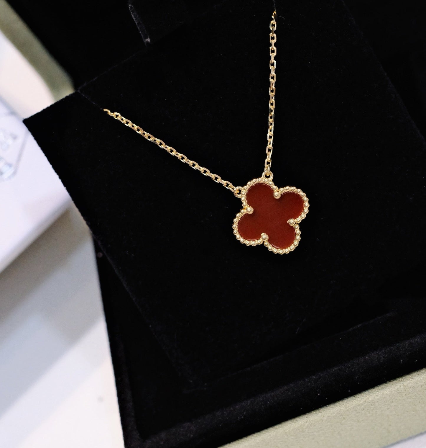 [Violet JW]CLOVER 15MM CARNELIAN SINGLE FLOWER NECKLACE