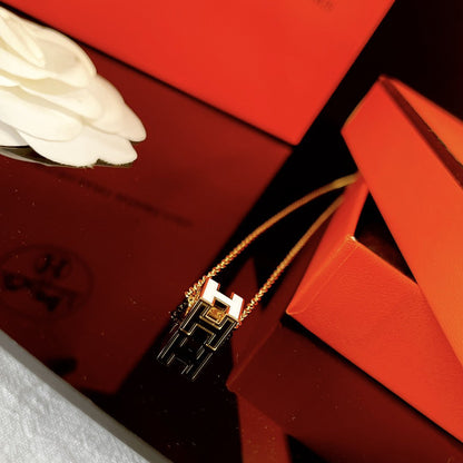 [Violet JW]H WHITE SQUARE GOLD NECKLACE