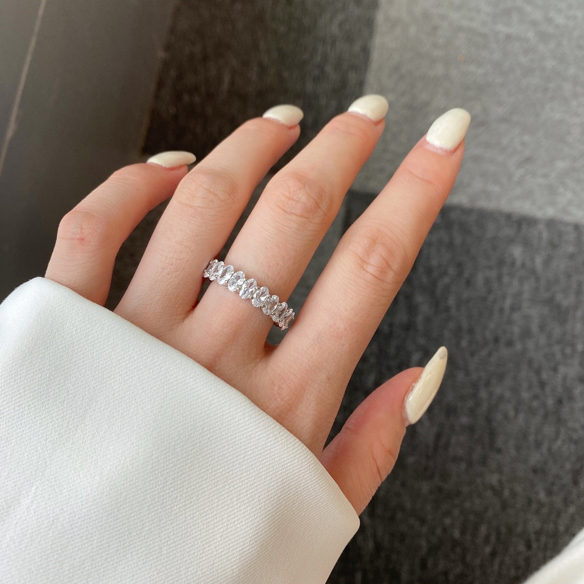 [Violet JW]Ornate Oval Cut Tennis Ring