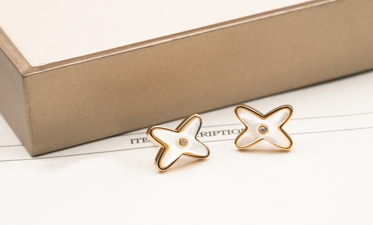 [Violet JW]JEUX DE WHITE MOP ROSE GOLD DIAMOND EARRINGS