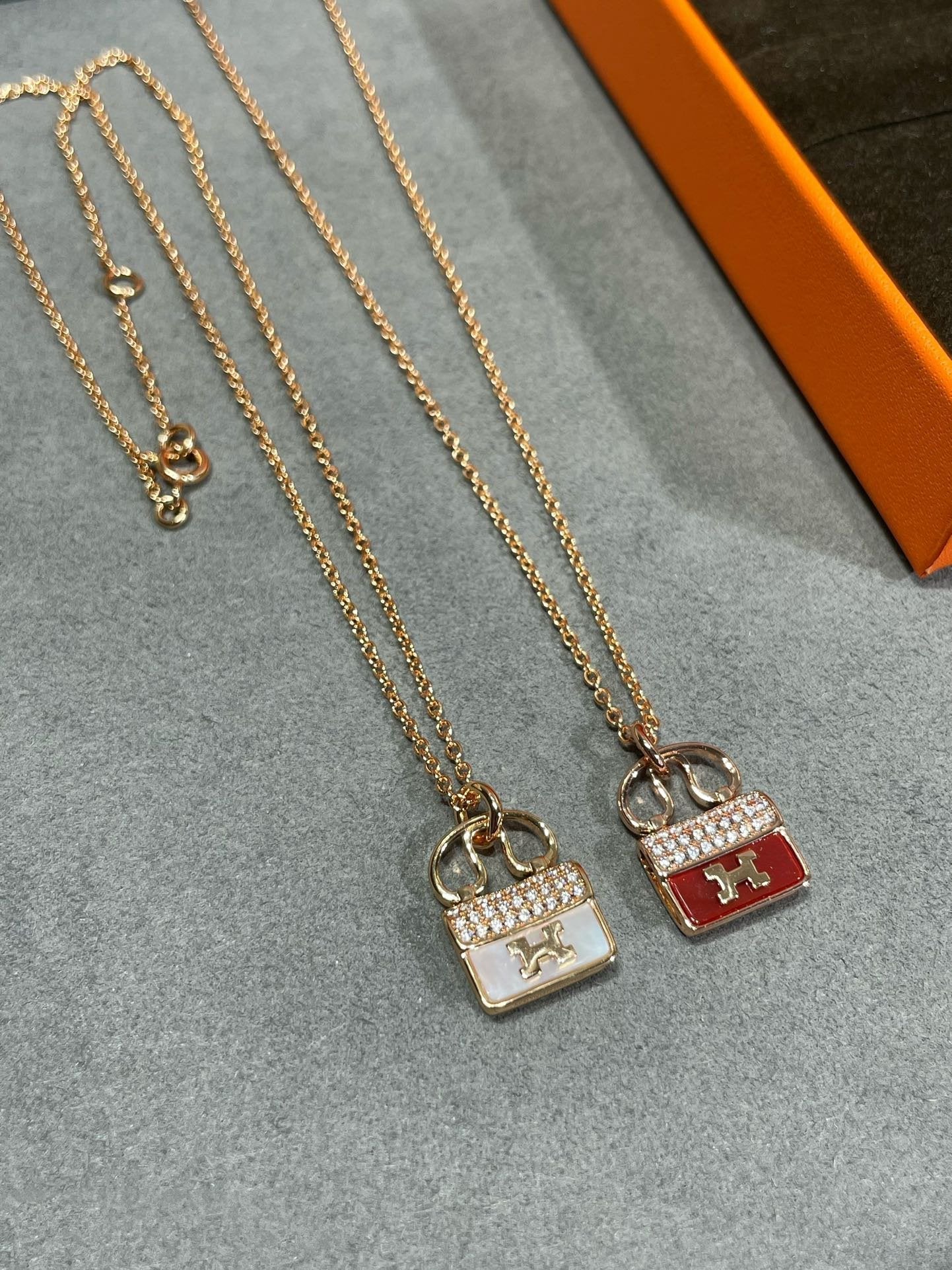 [Violet JW]H CIRCE MOISSANITE PENDANT NECKLACE GOLD