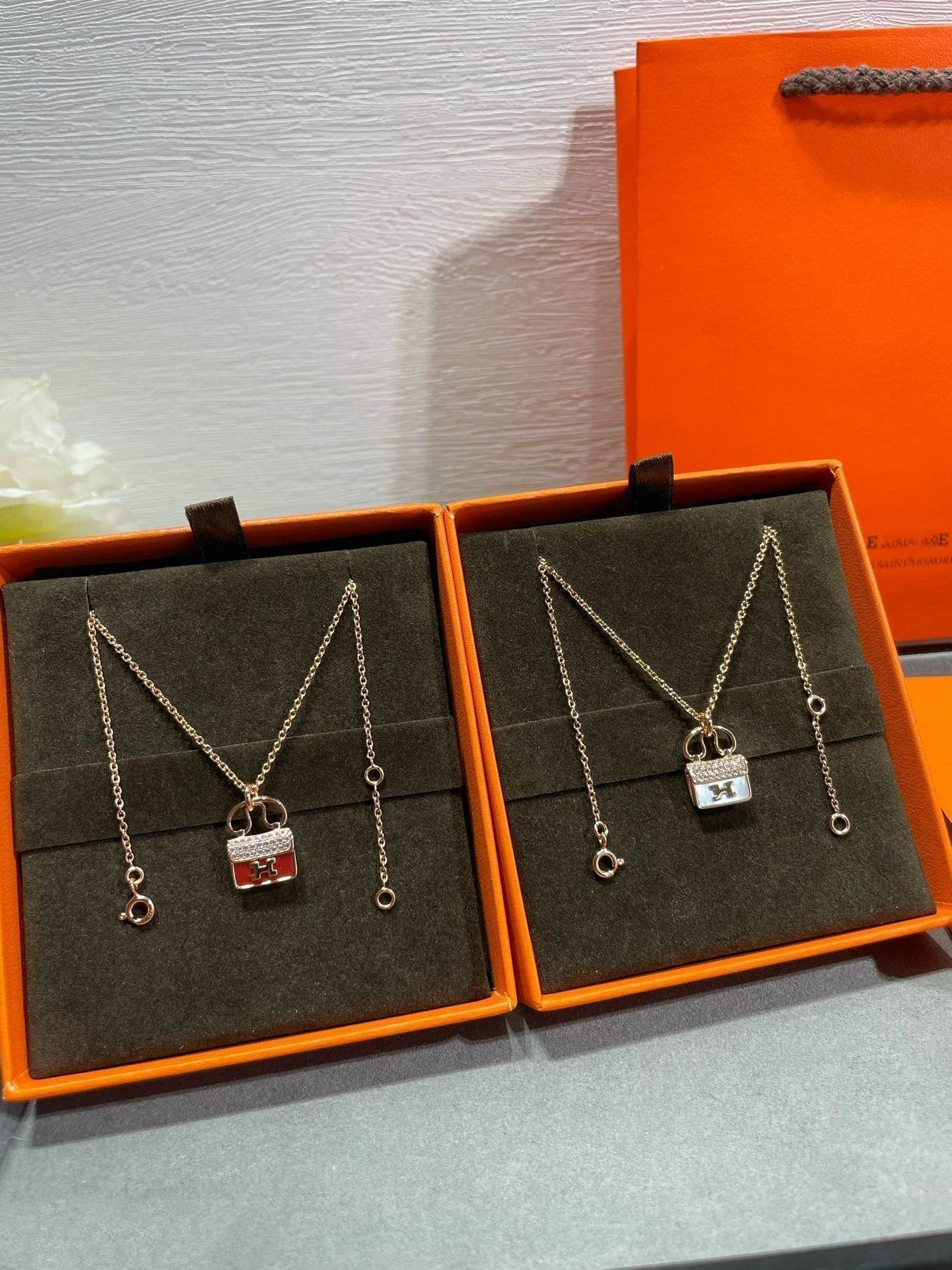 [Violet JW]H CIRCE MOISSANITE PENDANT NECKLACE GOLD