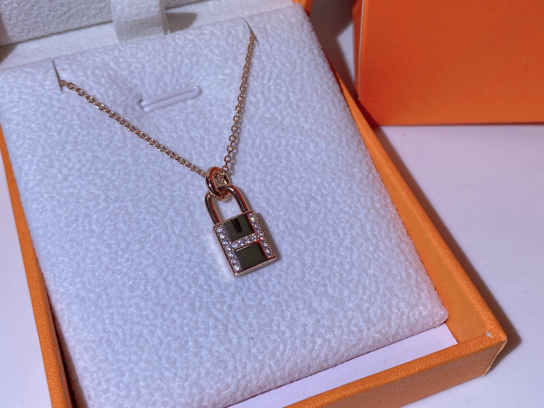 [Violet JW]HM ADVANCED NICHE LOCK HEAD NECKLACE DIAMONDS