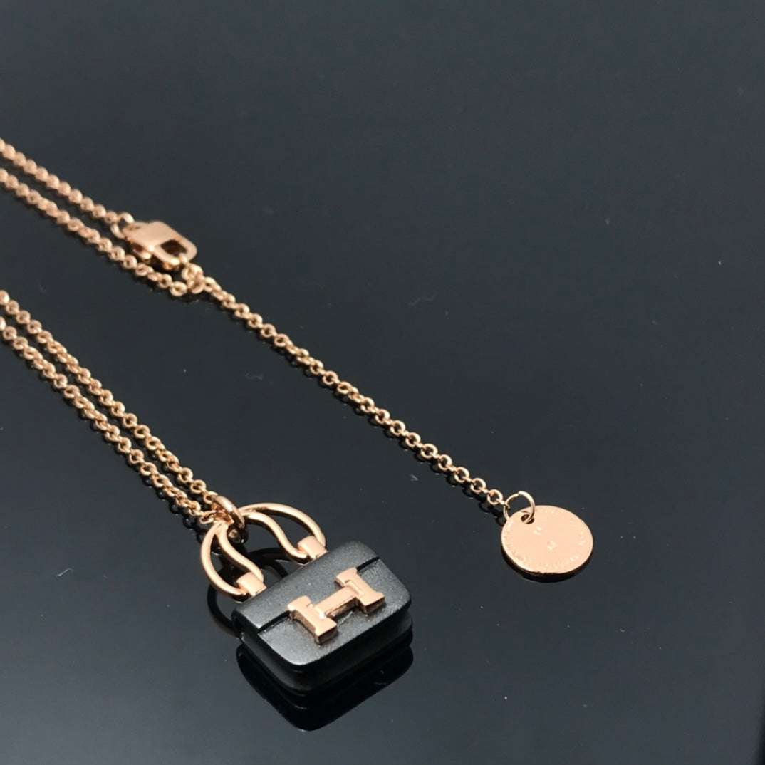 [Violet JW]WOMEN'S HM AMULETTES CONSTANCE PENDANT NECKLACE