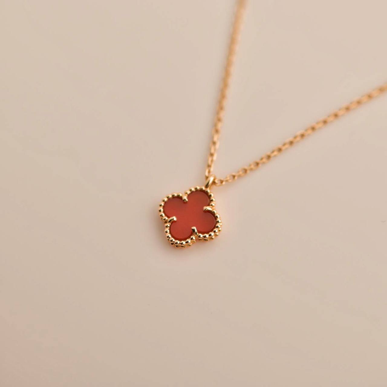 [Violet JW]CLOVER MINI 9.5MM WHITE CARNELIANS NECKLACE