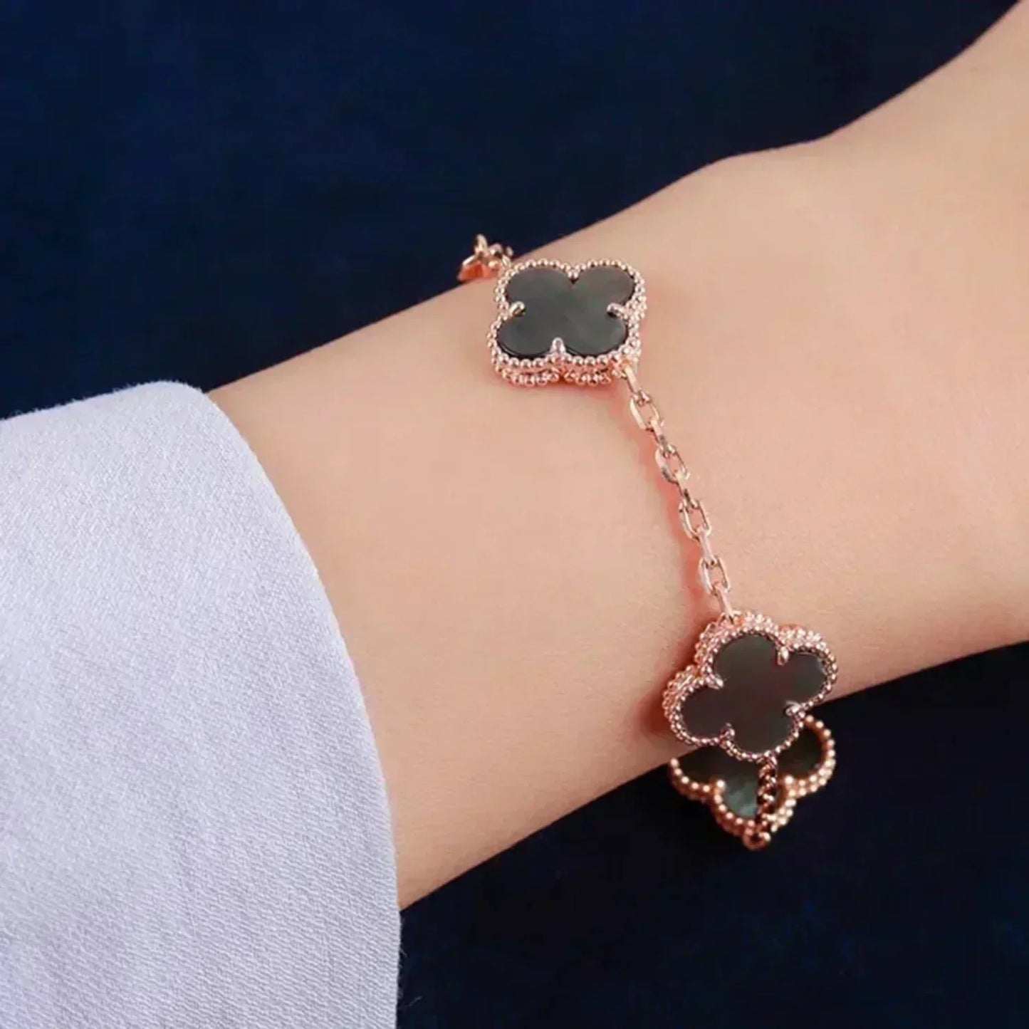 [Violet JW]CLOVER 5 MOTIF GRAY MOP  BRACELET