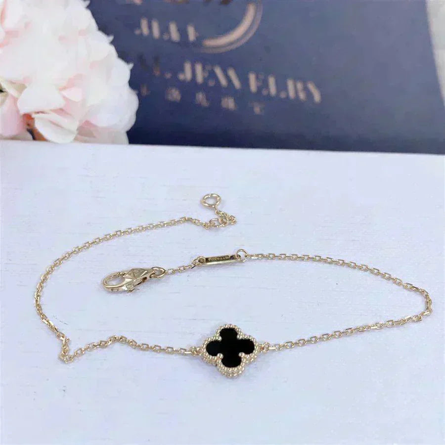 [Violet JW]CLOVER ONYX SINGLE FLOWER BRACELET
