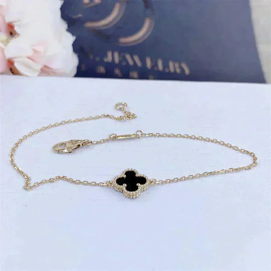 [Violet JW]CLOVER ONYX SINGLE FLOWER BRACELET