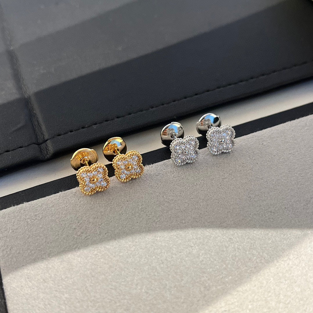 [Violet JW]CLOVER MINI DIAMOND STUD EARRINGS