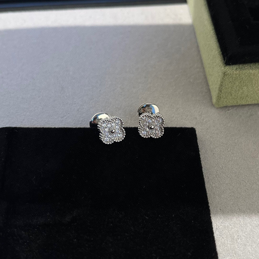 [Violet JW]CLOVER MINI DIAMOND STUD EARRINGS
