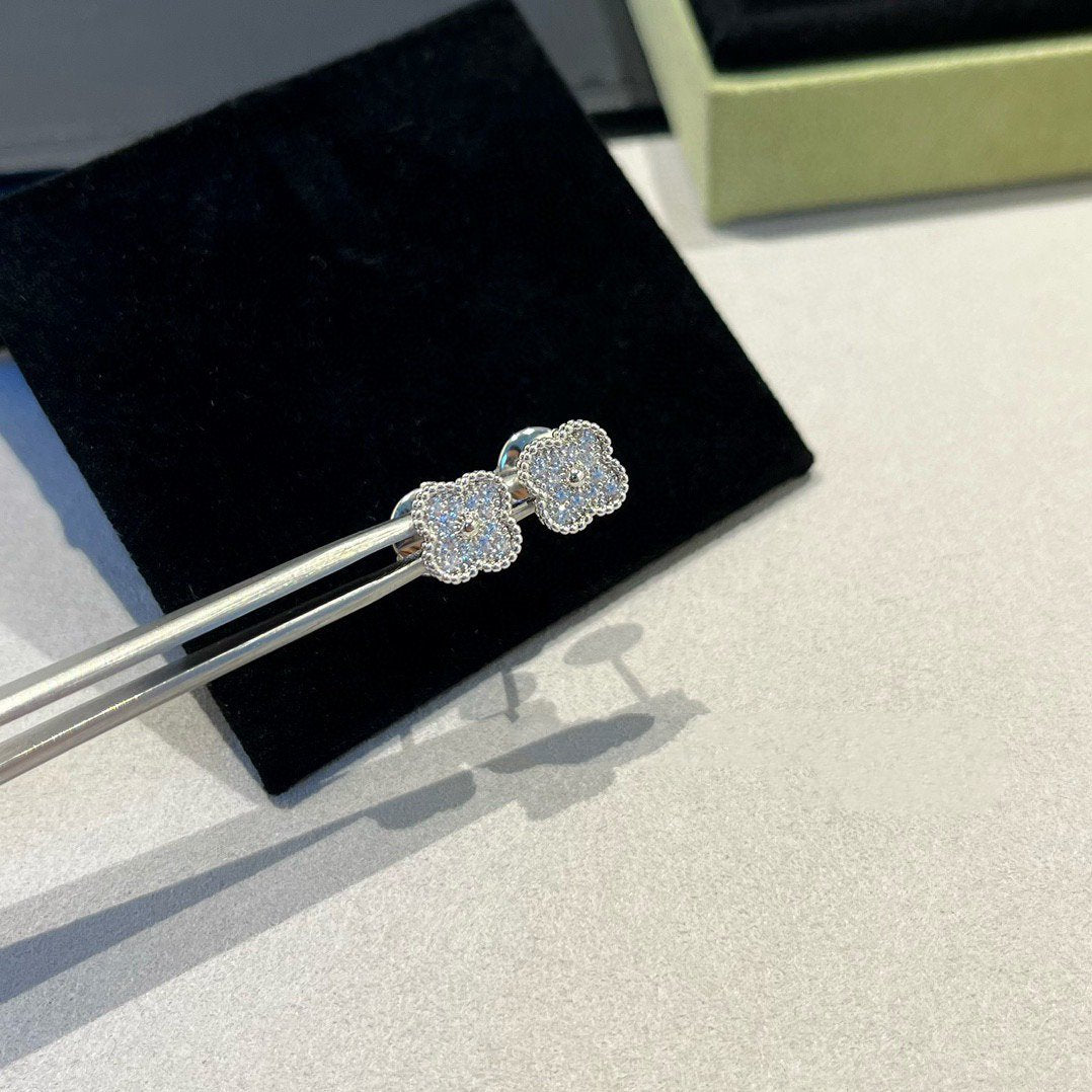 [Violet JW]CLOVER MINI DIAMOND STUD EARRINGS