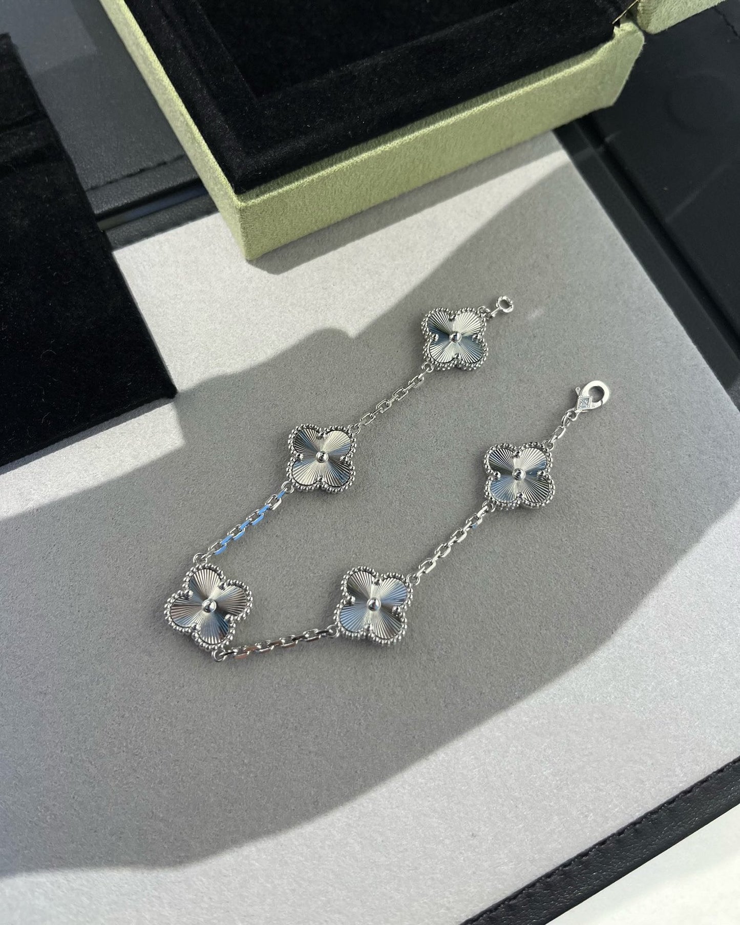 [Violet JW]CLOVER SILVER 5 MOTIFS BRACELET
